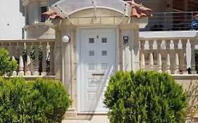 Renovated Lovely Apartment Near Airport & Sea